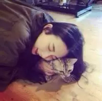 歖就别怂. 不见面不等于不思念，