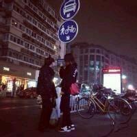 执扇掩笑 所有我们能触摸的东西