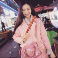 女大学生 总是太容易相信别人，