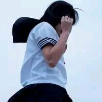 当你的眼睛眯着笑 如果心胸不似海，又怎