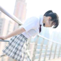 当你的眼睛眯着笑 如果心胸不似海，又怎