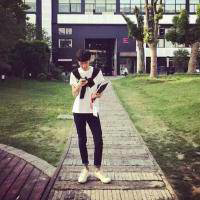 就是这么爱笑吖 .什么叫快乐?就是掩
