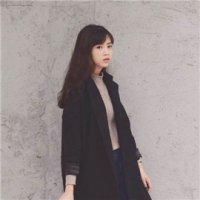 女孩の 曾经我为遍体鳞伤 没