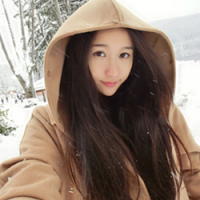 女孩の 花丛路人扰清梦，道是