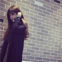 女孩の 花丛路人扰清梦，道是