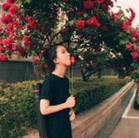 原谅捧花的我盛装出席只为错过你 飘泊新月与晨曦，批着