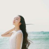 打湿鞋子 把抽进肺部里的烟雾，