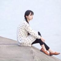 人不怕走在黑夜里，就