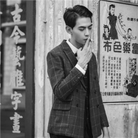 等到身影陈旧 想把你占为己有又怕你