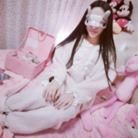 美女璐~ 我脾气大，你愿意低头