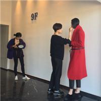 一个男人最好的聘礼就是一生的迁就. 别动不动就说把一切交