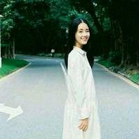 我的荒野 一个人撑伞，一个人聊