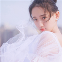 我的荒野 一个人撑伞，一个人聊