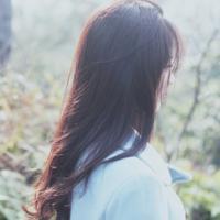 白衣折扇 还喜欢还在意 但不再