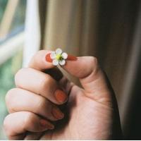 撕 在脸上涂开杏仁酸，明