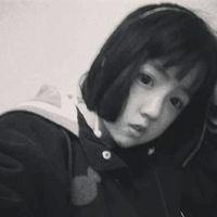 听别人的故事从中感同身受 口袋被雨季染著很潮湿