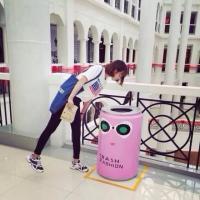 别忘了自己本质是个爱笑的人. People hav