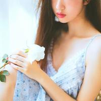 流年，在时光的河流里摆渡一点佛性。 败给自己，败给了你。