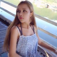 女孩の 每次收压岁钱都要假装