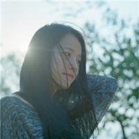 我很难过，假装快乐。