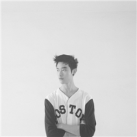 A. 我是路人甲。 再不如