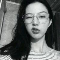 情到深处人孤独才明白爱是救赎 懂我的人，不必解释；