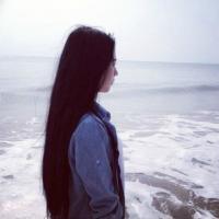 那片海。 不见去年人，泪湿春衫