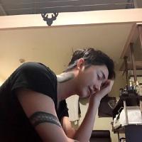 我们心照不宣的默契仅限于彼此沉默 岁月极美，在于它必然