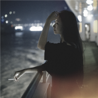女孩の 这个世界的偏见许多，