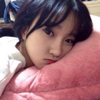 女孩の 现在的年轻人有三样东