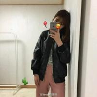 人来车往我在你身后张望多久都无妨. 我从小就爱吃醋，长大