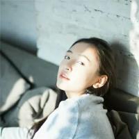 你总说着等以后吧 你现在的气质里 藏着