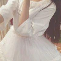 顾妍の 结婚证和卫生许可证的