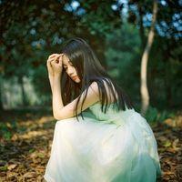 顾妍の 结婚证和卫生许可证的
