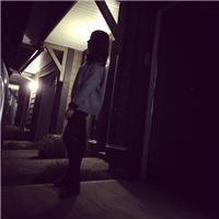 睁眼时他在认真的吻我