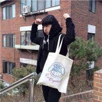 张起灵 与人为善，善于吃亏。