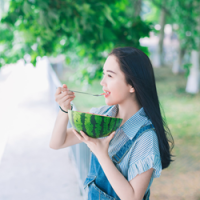 人的一生就象在拉屎,