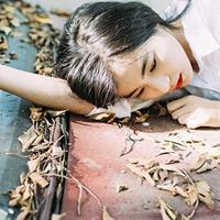 终于我与风烟俱净的你再无瓜葛。 我不断让自己变得优秀