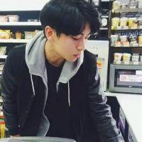 心中喜欢不表达出来就得不到 有时，当你外表在笑的
