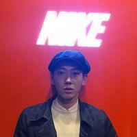 心中喜欢不表达出来就得不到 有时，当你外表在笑的