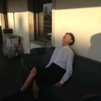 掩饰. 找一个爱逗你笑的男孩
