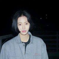 短发 看着闺蜜系着围裙给我