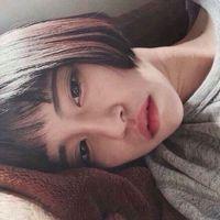 短发 看着闺蜜系着围裙给我