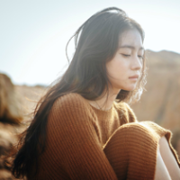 蹙眉 天冷了，你要照顾好自