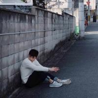 蹙眉 没有人可以做你的双拐