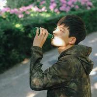 蹙眉 没有人可以做你的双拐