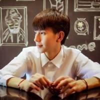 那个身穿白衬衫的少年 人活着就得尽兴。 一