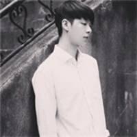 那个身穿白衬衫的少年 人活着就得尽兴。 一