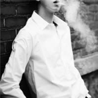 那个身穿白衬衫的少年 人活着就得尽兴。 一