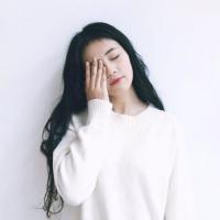 毕业照是唯一我照过很丑的，却没有扔掉的照 恋爱旳世界不宜过长